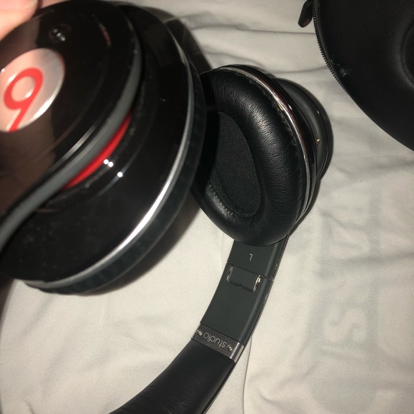 Beats Studio 1.0 Over-Ear Headphones - Picture 4 of 7